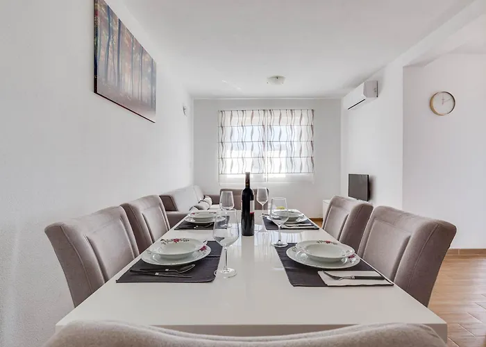 Pocrnic アパート Pakoštane